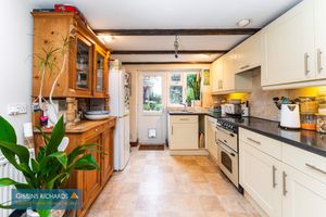 Kitchen/Breakfast Room- click for photo gallery